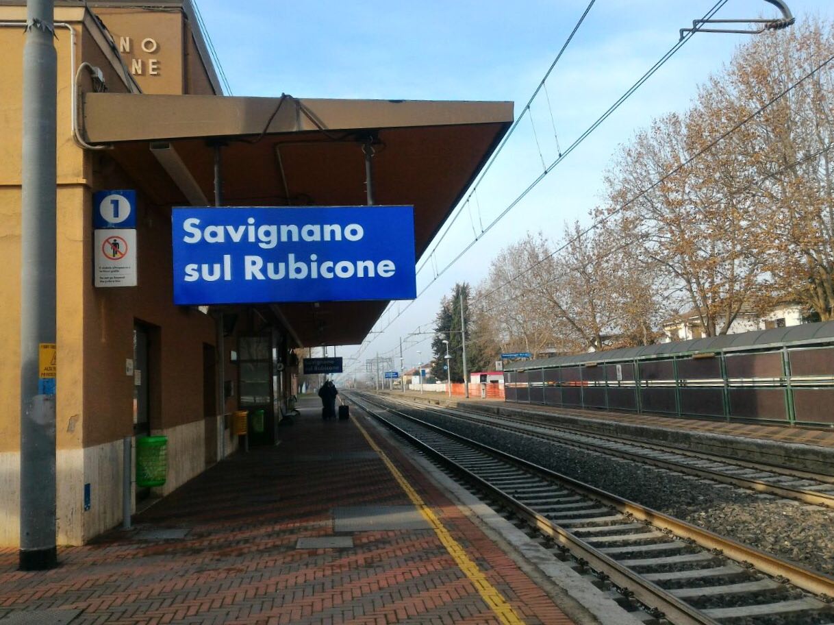 Dramma sui binari a Savignano: stop ai treni sulla linea Bologna-Rimini