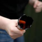 Riccione, apprezzamenti alla fidanzata finiscono nel sangue: turista colpito con un coccio di bottiglia