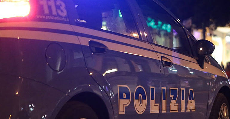 Riccione, blitz antidroga: fuggono lasciando l’auto con il carico di hashish