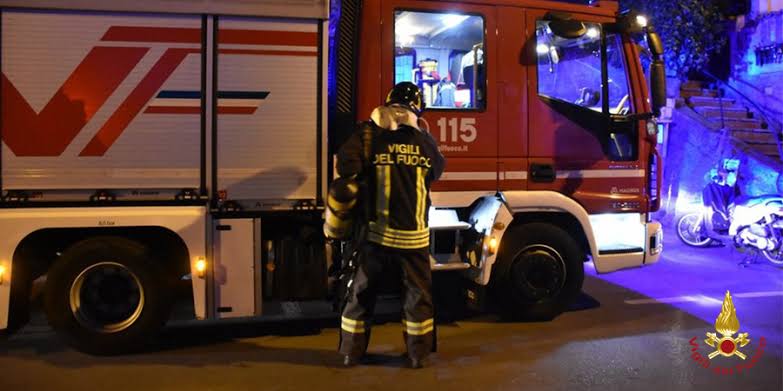 Rimini, rogo in un istituto di bellezza: tempestivi i pompieri
