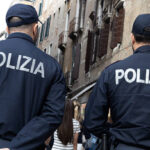 Raggiro ai Compro Oro: finti poliziotti usano lo spoofing per rubare preziosi