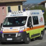 Grave incidente a Fiorina: BMW fuori controllo esce di strada e travolge due pedoni