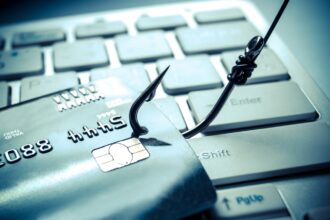 Raggirata con un sms: spariscono 30mila euro dal conto di una riminese