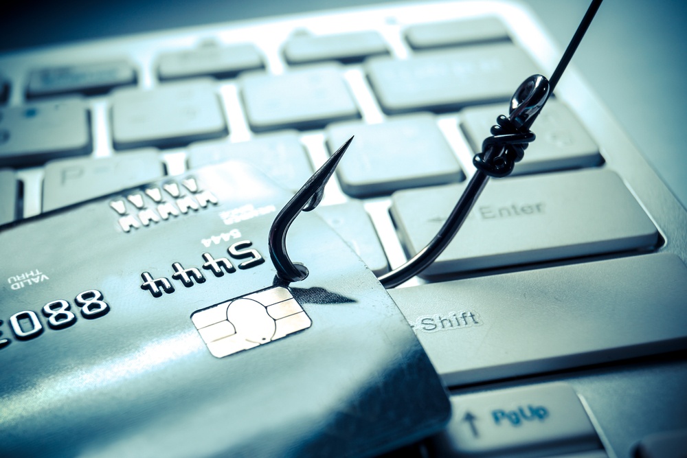 Raggirata con un sms: spariscono 30mila euro dal conto di una riminese