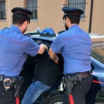 Rimini, due agenti fuori servizio sventano una rapina: arrestato 38enne