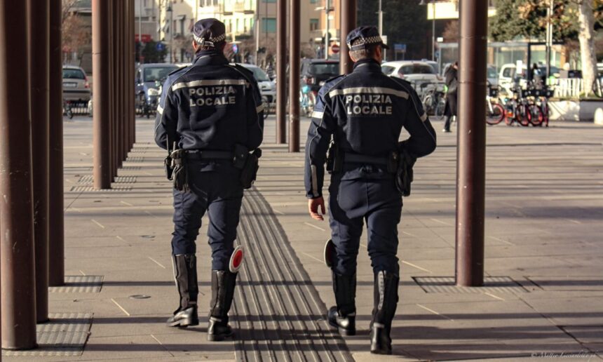 Rimini, bufera sulla Polizia Locale: otto agenti sotto inchiesta