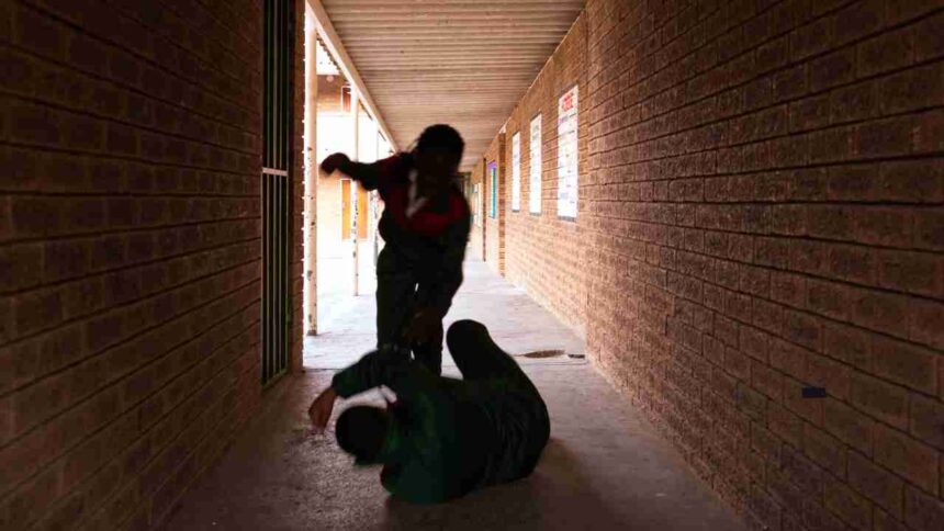 Violenza tra i banchi nel Riminese: tredicenne finisce al pronto soccorso